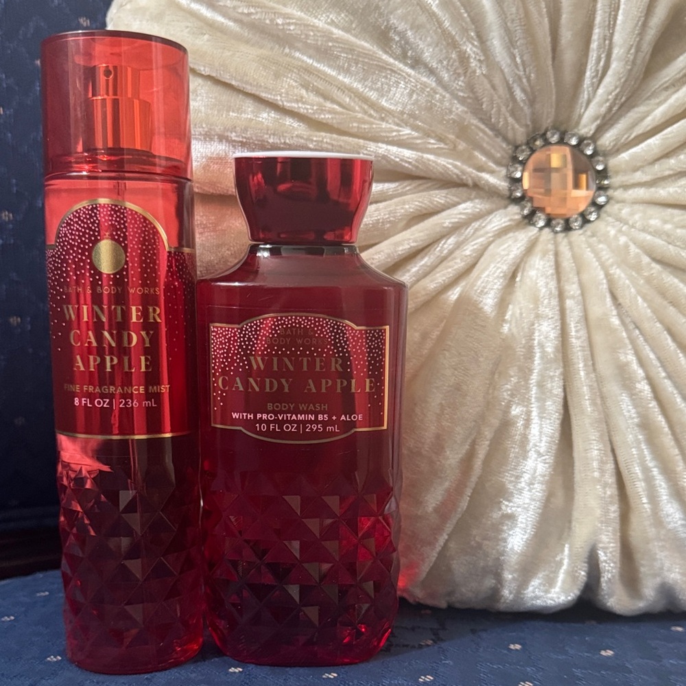 Bath & Body Works Winter Candy Apple Body Wash & Mist - Festive Red